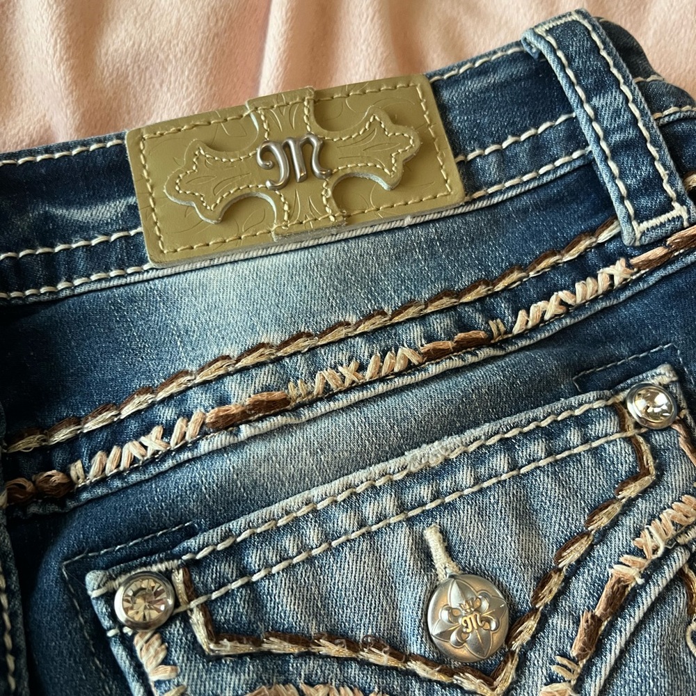 Miss Me Mid-Rise denim stretch shorts, size 26. - Picture 6 of 8